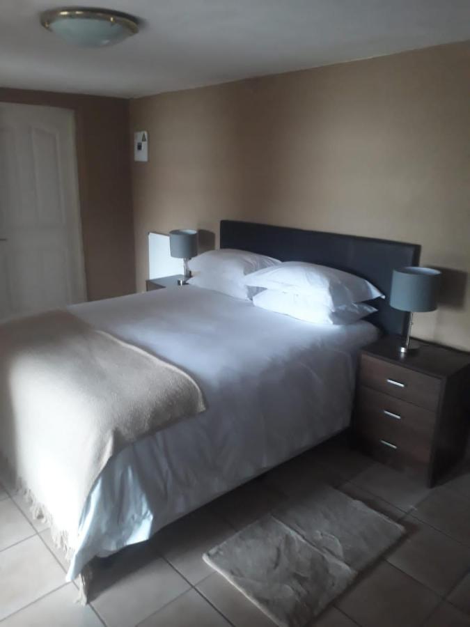 Marina Views Guesthouse Hartbeespoort Dış mekan fotoğraf